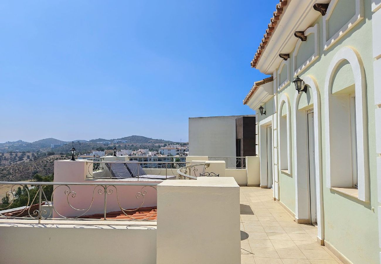 Villa en Mijas Costa - Hermosa villa de 5 dormitorios con piscina