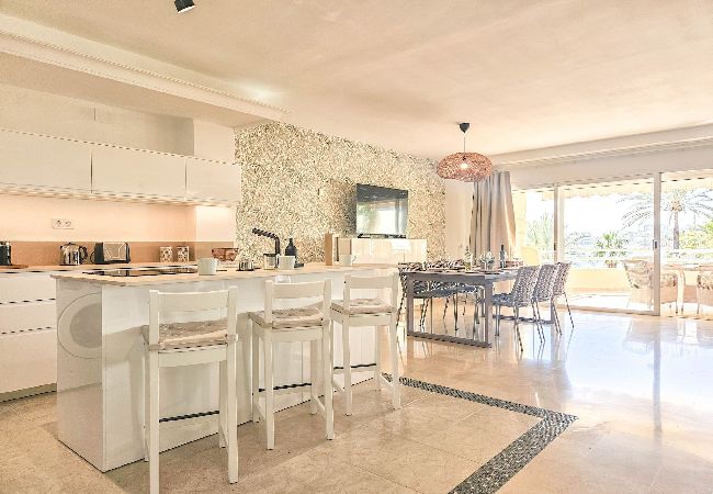 Apartamento en Benalmádena - Propiedad en primera línea de playa en el puerto deportivo de Benalmádena Apartamento en Benalmádena - Propiedad en primera línea de playa en el puerto deportivo de Benalmádena