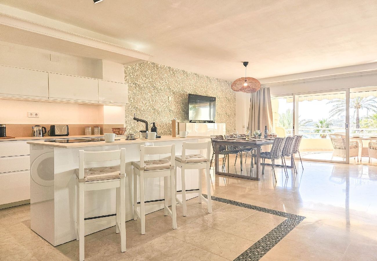 Apartamento en Benalmádena - Propiedad en primera línea de playa en el puerto deportivo de Benalmádena