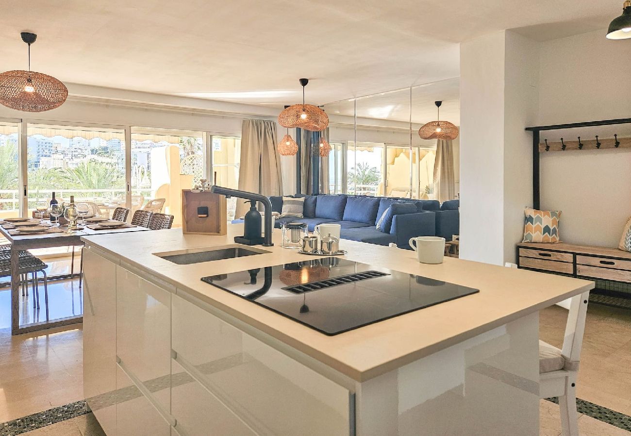 Apartamento en Benalmádena - Propiedad en primera línea de playa en el puerto deportivo de Benalmádena