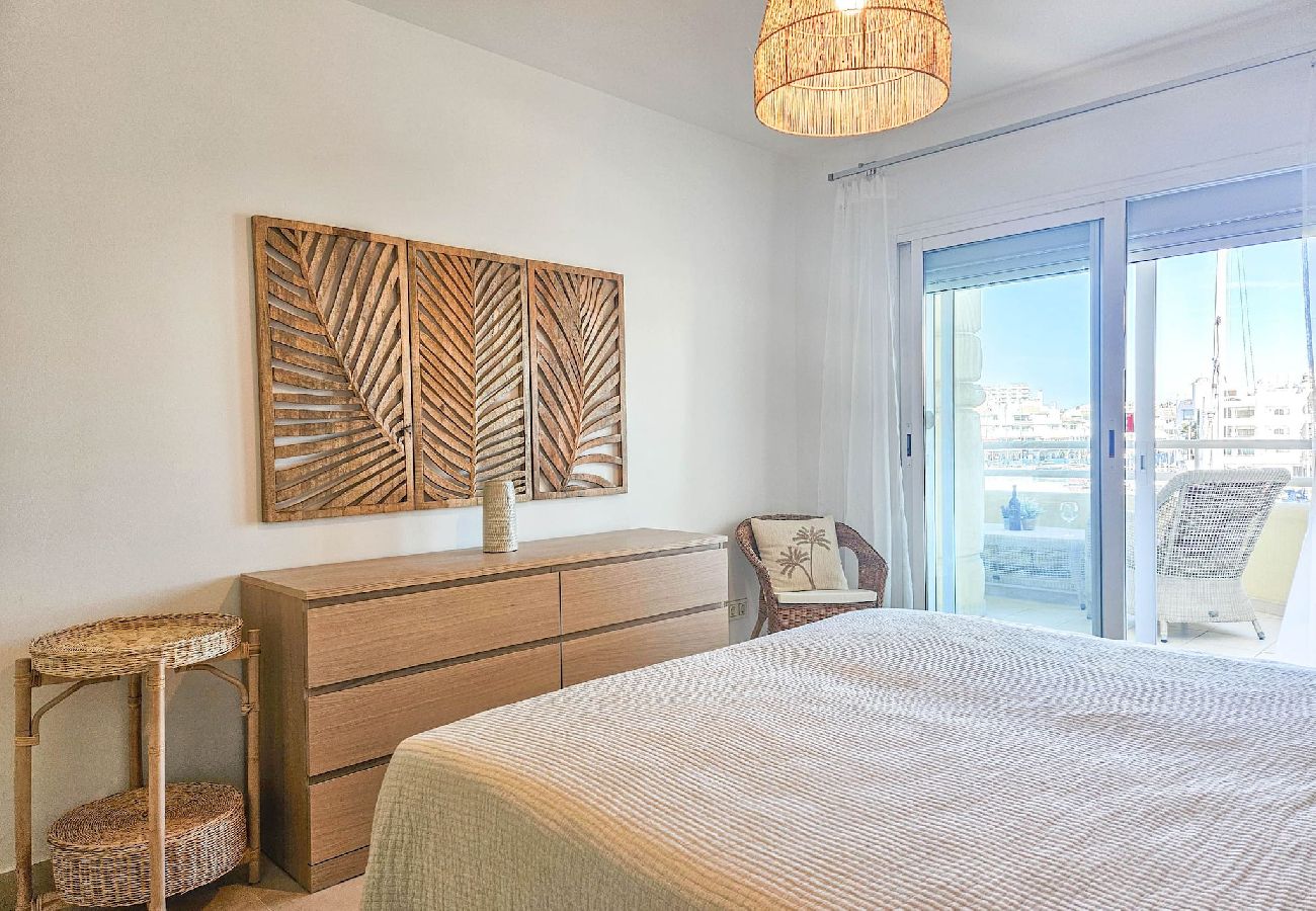 Apartamento en Benalmádena - Propiedad en primera línea de playa en el puerto deportivo de Benalmádena
