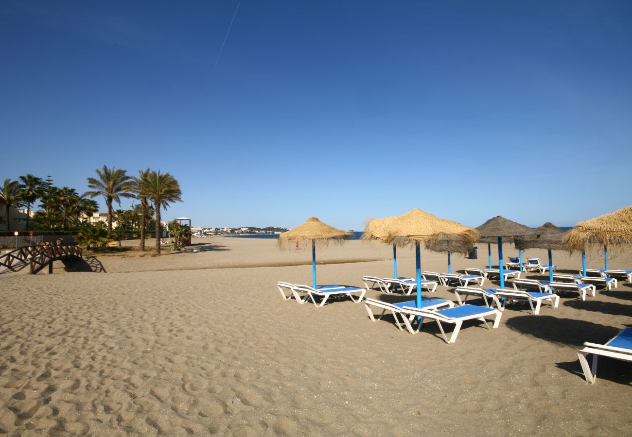 Apartamento en La Cala de Mijas - Lujoso ático de 4 dormitorios en Dream gardens, La Cala de Mijas con amplias terrazas que ofrecen jacuzzi y pequeña piscina.