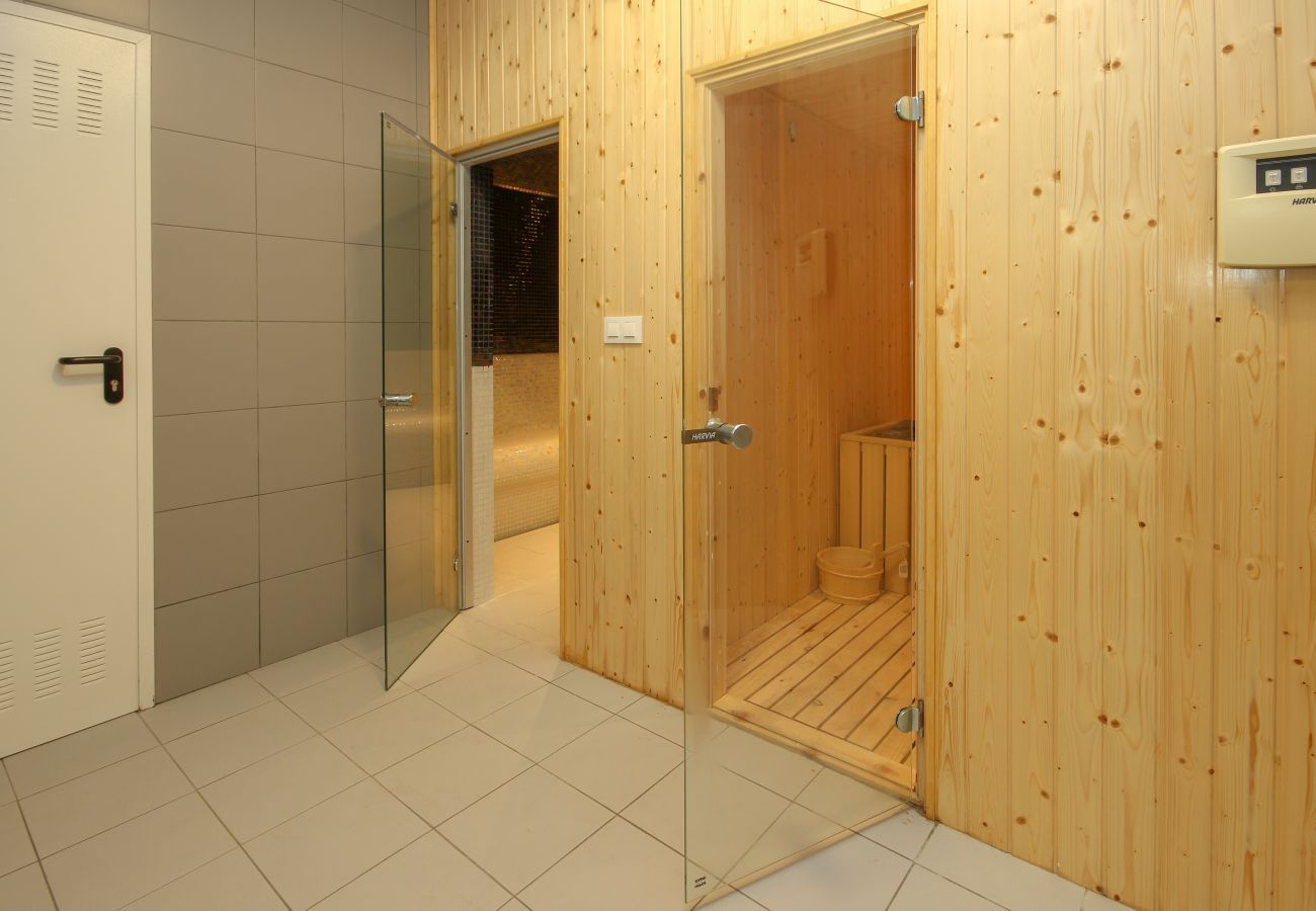 Apartamento en La Cala de Mijas - Lujoso ático de 4 dormitorios en Dream gardens, La Cala de Mijas con amplias terrazas que ofrecen jacuzzi y pequeña piscina.