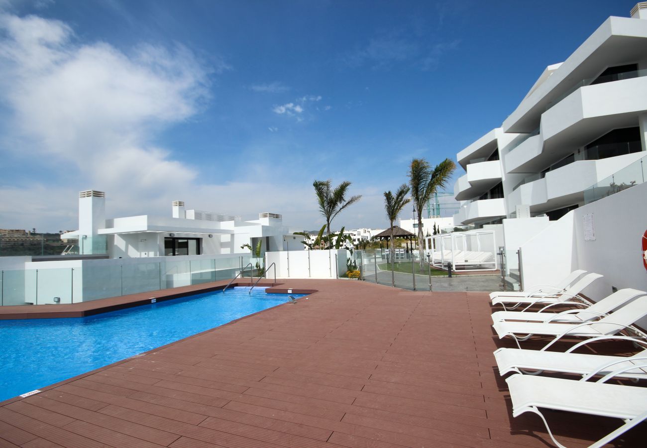 Apartamento en La Cala de Mijas - Lujoso ático de 4 dormitorios en Dream gardens, La Cala de Mijas con amplias terrazas que ofrecen jacuzzi y pequeña piscina.