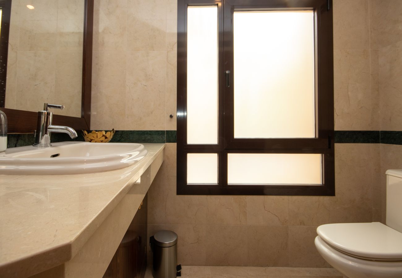 Casa adosada en Puerto Banus - Lujosa y moderna casa adosada de 4 dormitorios cerca de Puerto Banús con piscina privada