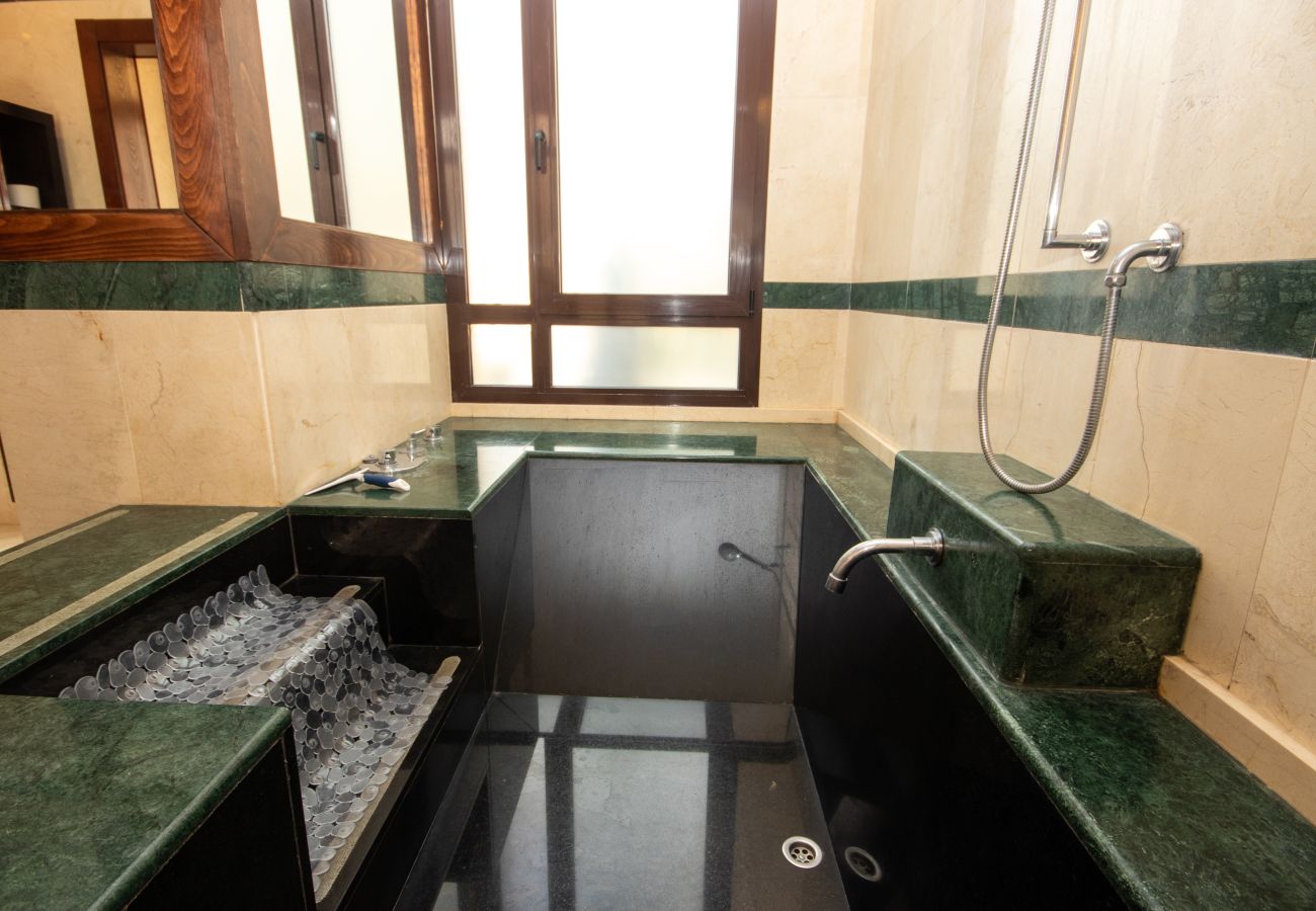 Casa adosada en Puerto Banus - Lujosa y moderna casa adosada de 4 dormitorios cerca de Puerto Banús con piscina privada