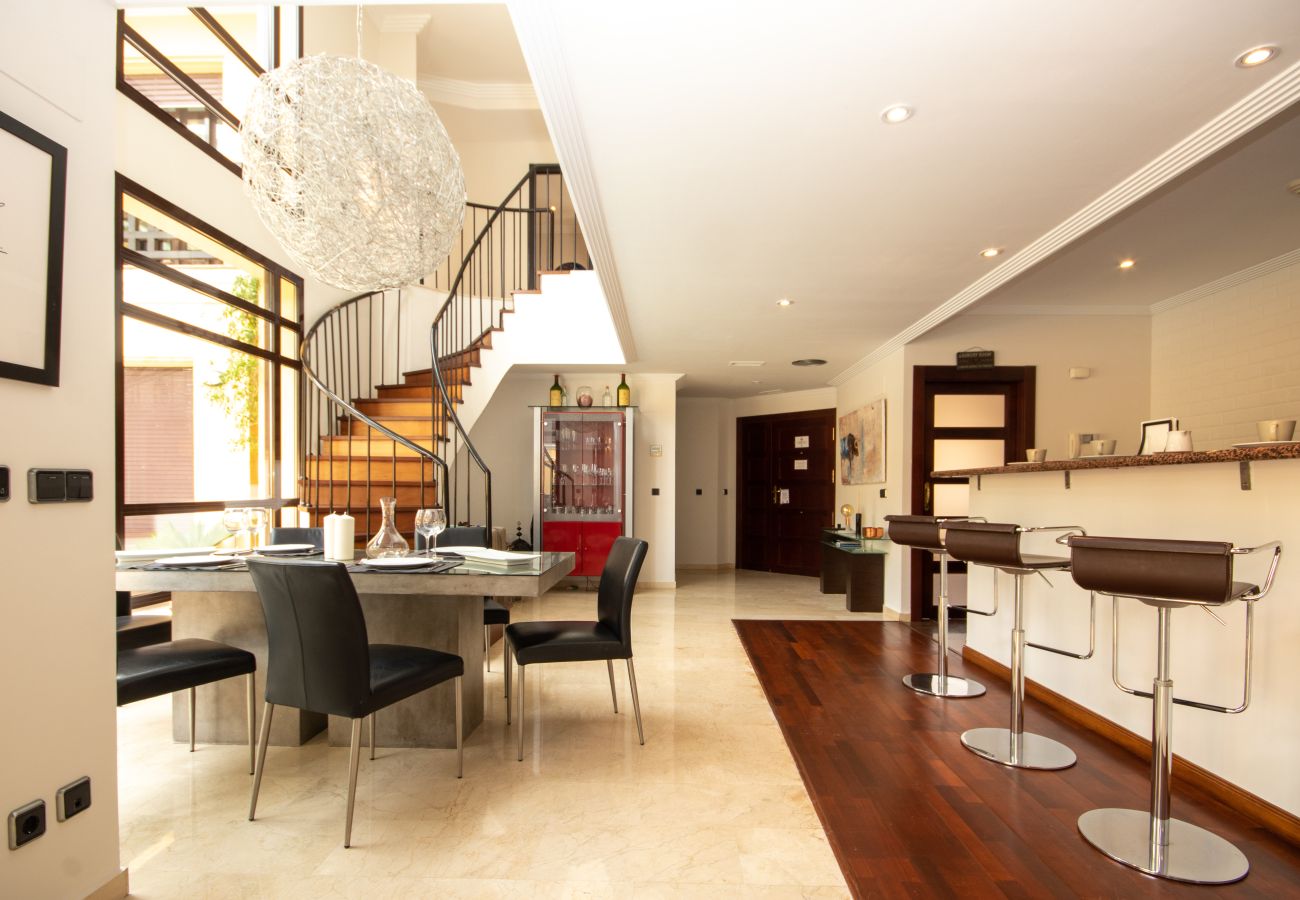 Casa adosada en Puerto Banus - Lujosa y moderna casa adosada de 4 dormitorios cerca de Puerto Banús con piscina privada