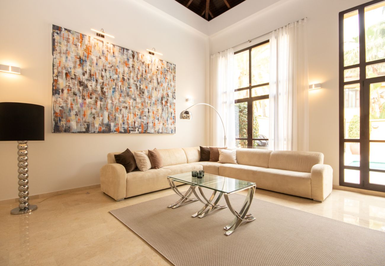 Casa adosada en Puerto Banus - Lujosa y moderna casa adosada de 4 dormitorios cerca de Puerto Banús con piscina privada