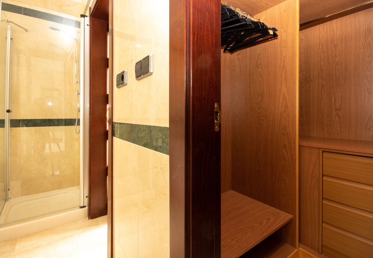 Casa adosada en Puerto Banus - Lujosa y moderna casa adosada de 4 dormitorios cerca de Puerto Banús con piscina privada