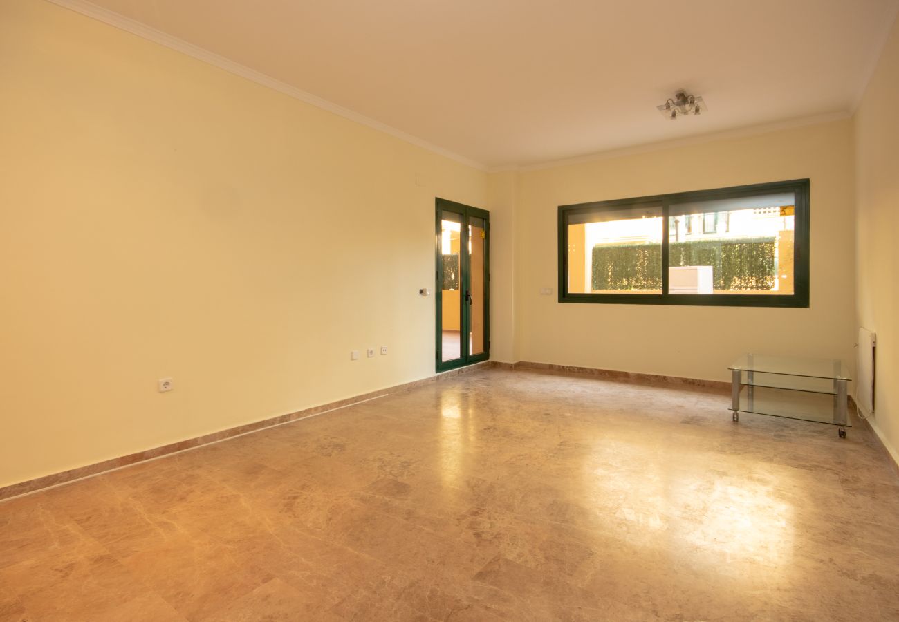 Apartamento en San Pedro de Alcántara - Apartamento de tres dormitorios en planta baja a poca distancia de todos los servicios