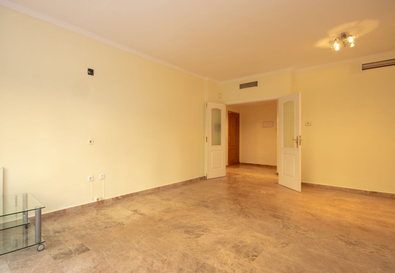 Apartamento en San Pedro de Alcántara - Apartamento de tres dormitorios en planta baja a poca distancia de todos los servicios