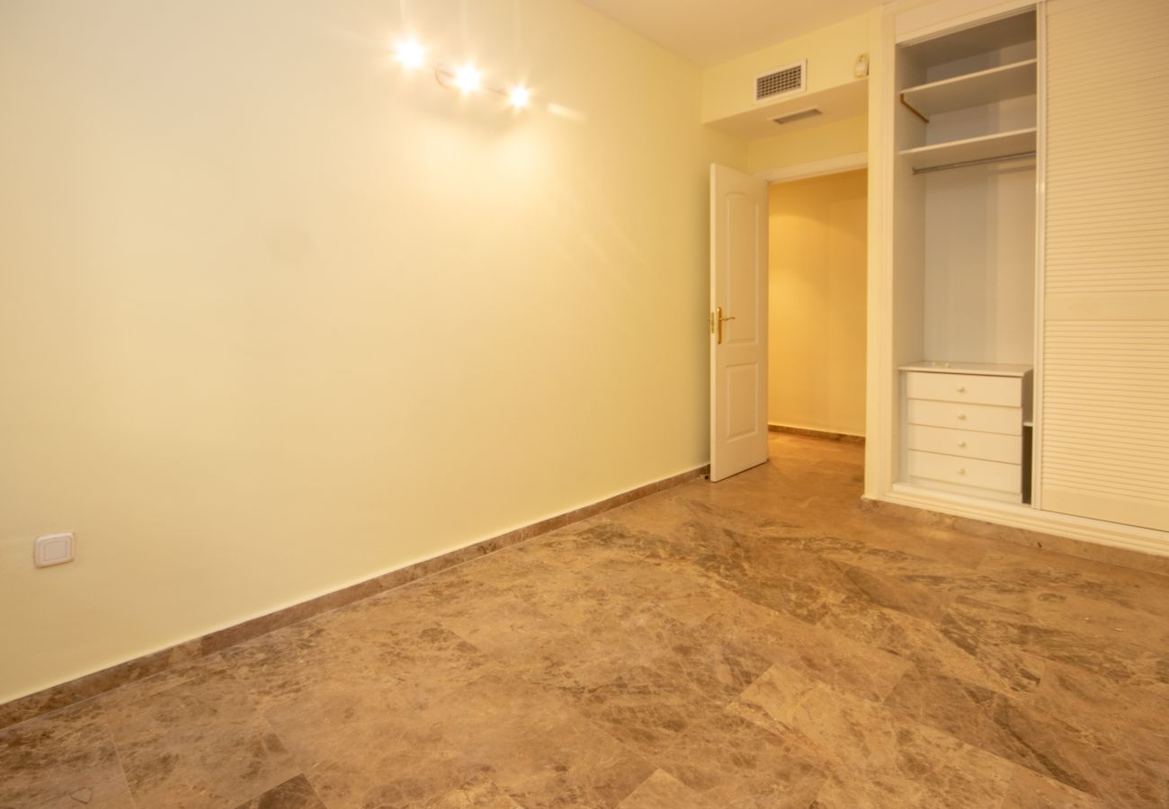 Apartamento en San Pedro de Alcántara - Apartamento de tres dormitorios en planta baja a poca distancia de todos los servicios