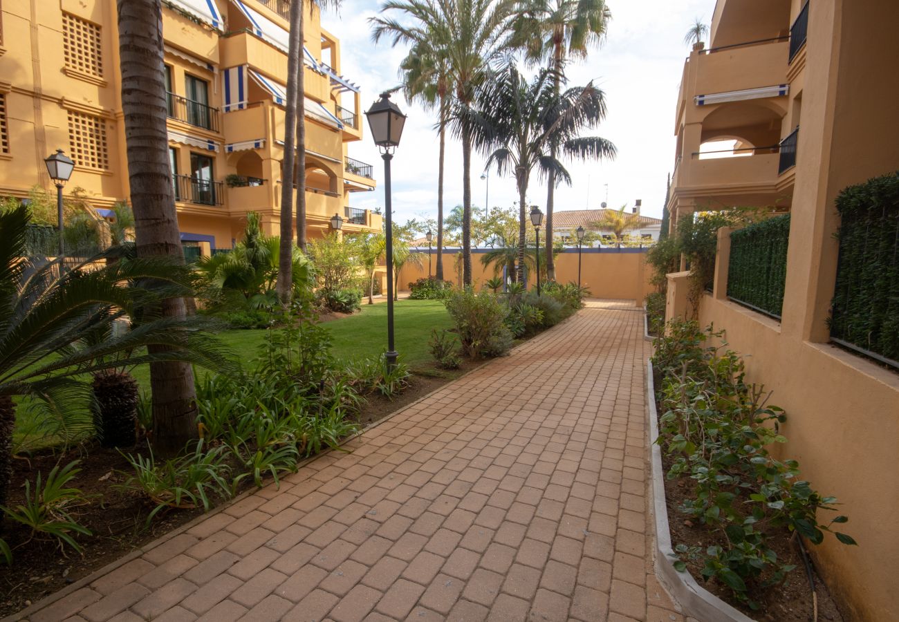 Apartamento en San Pedro de Alcántara - Apartamento de tres dormitorios en planta baja a poca distancia de todos los servicios