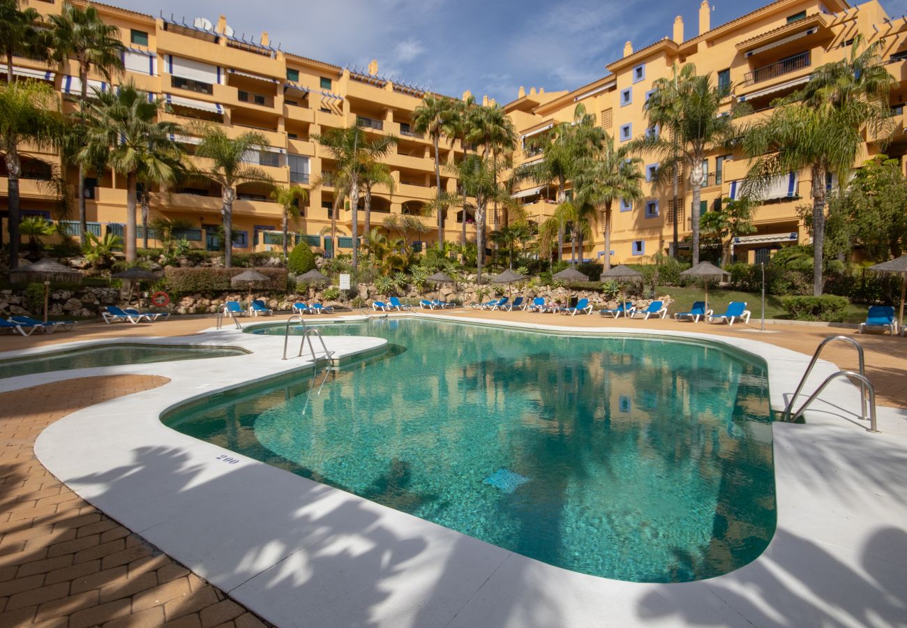 Apartamento en San Pedro de Alcántara - Apartamento de tres dormitorios en planta baja a poca distancia de todos los servicios