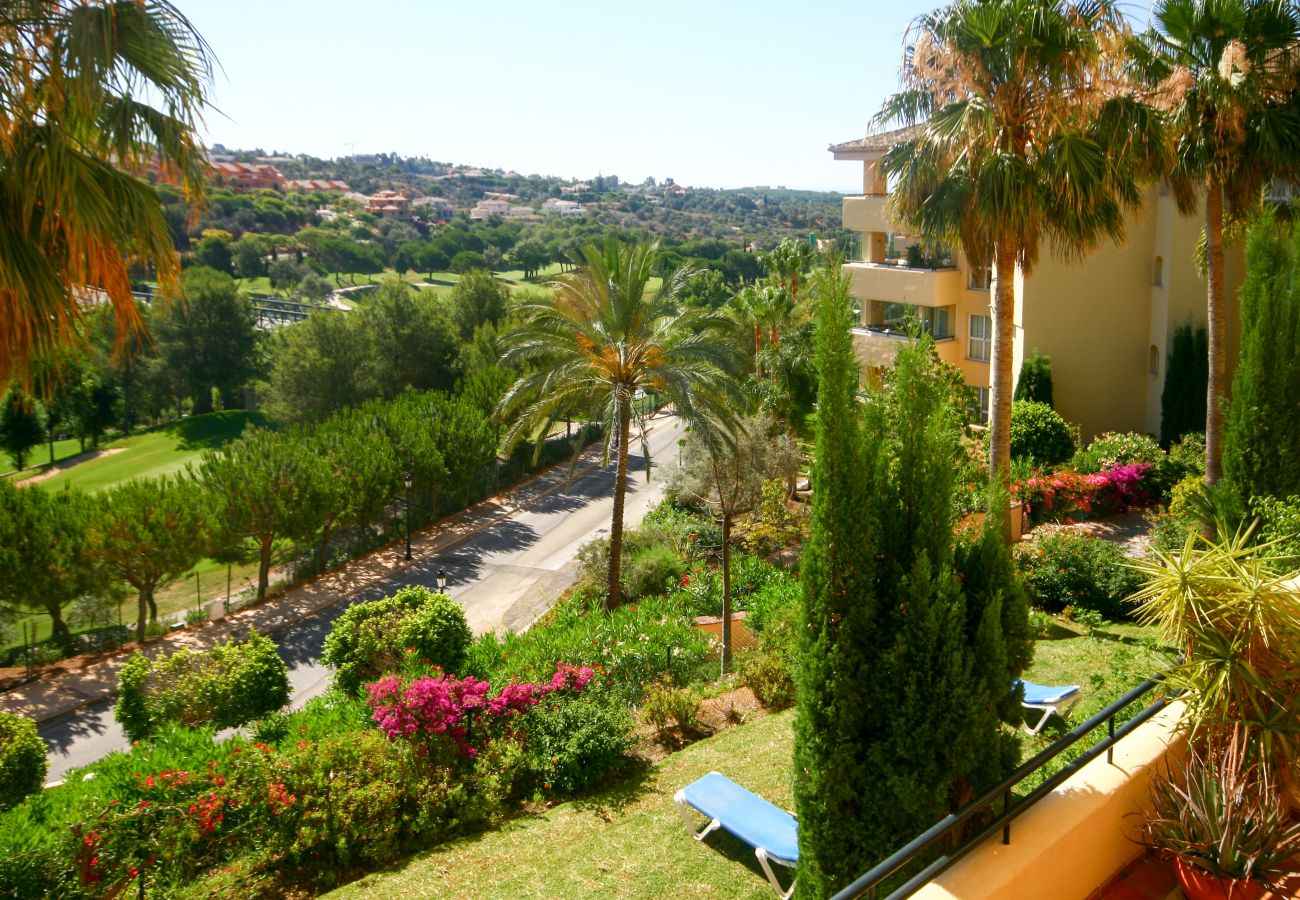 Apartamento en Marbella - Lujoso Apartamento de Dos Dormitorios Fabulosas Vistas al Golf