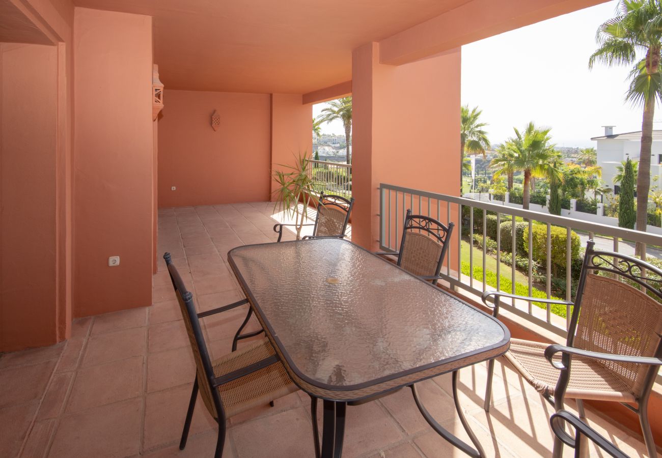 Apartamento en Estepona - Lujoso Apartamento de Tres Dormitorios en Primera Línea de Golf