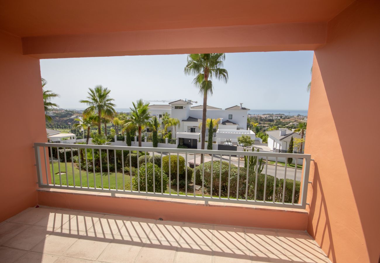 Apartamento en Estepona - Lujoso Apartamento de Tres Dormitorios en Primera Línea de Golf