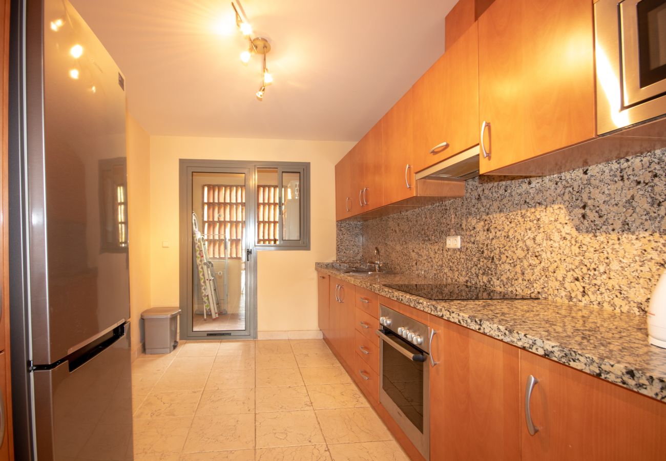 Apartamento en Estepona - Lujoso Apartamento de Tres Dormitorios en Primera Línea de Golf