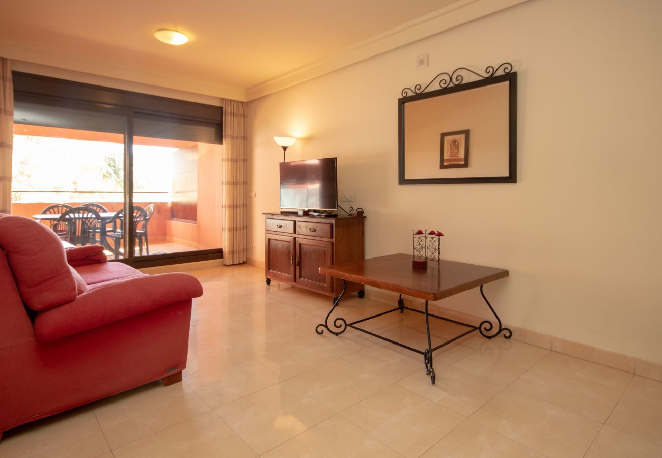 Apartamento en Estepona - Apartamento de dos dormitorios en primera planta con vistas a la piscina