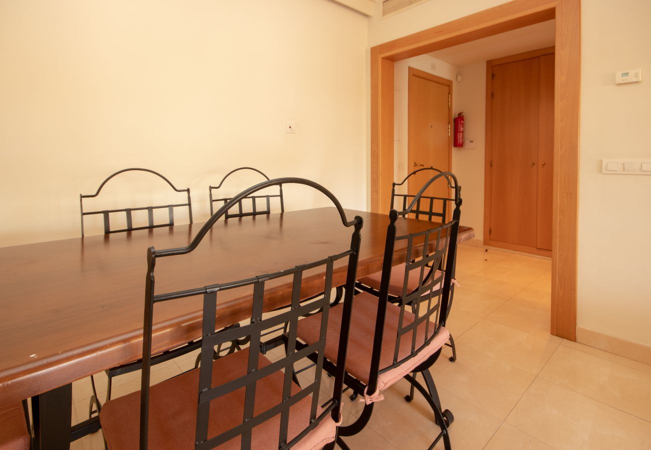 Apartamento en Estepona - Apartamento de dos dormitorios en primera planta con vistas a la piscina