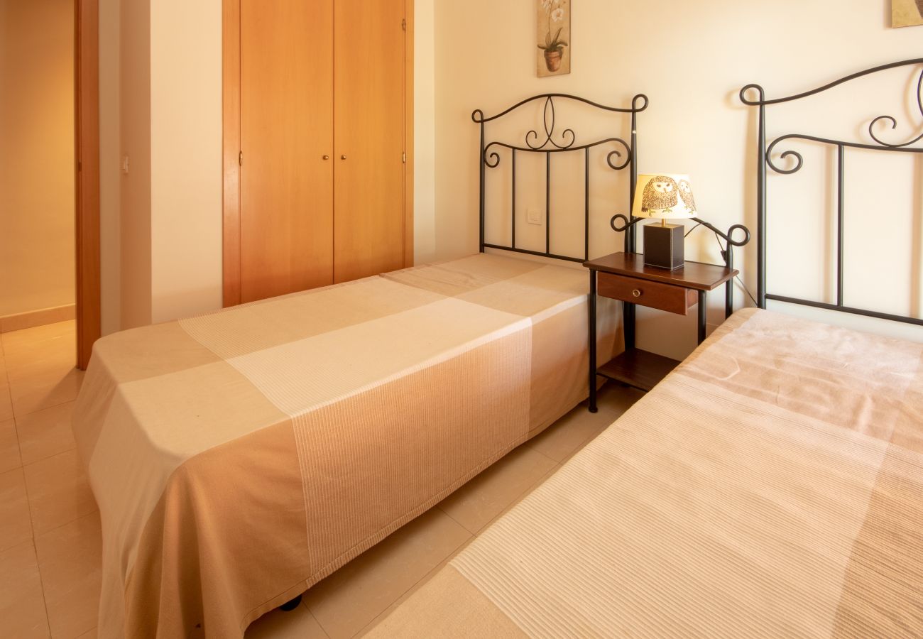 Apartamento en Estepona - Apartamento de dos dormitorios en primera planta con vistas a la piscina