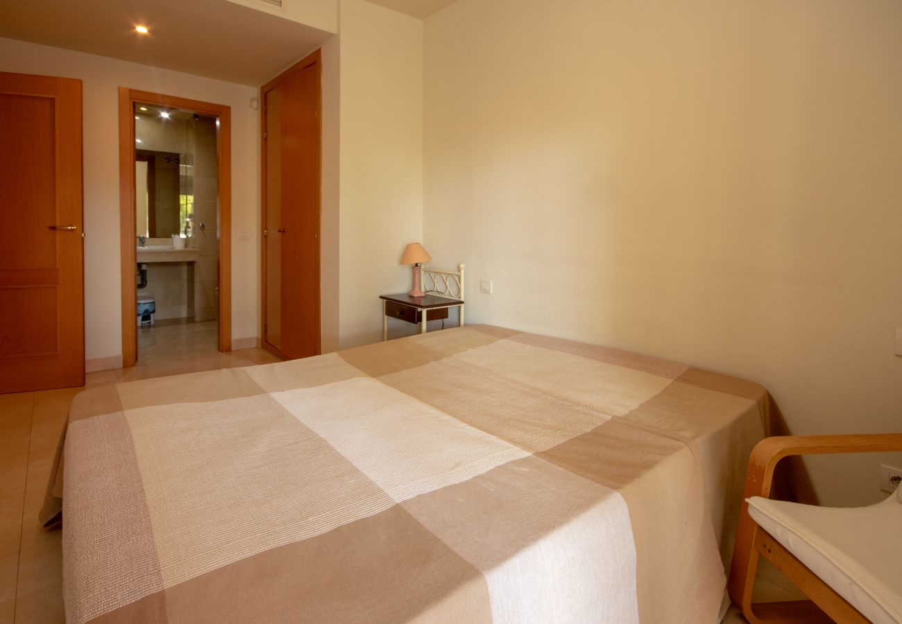 Apartamento en Estepona - Apartamento de dos dormitorios en primera planta con vistas a la piscina