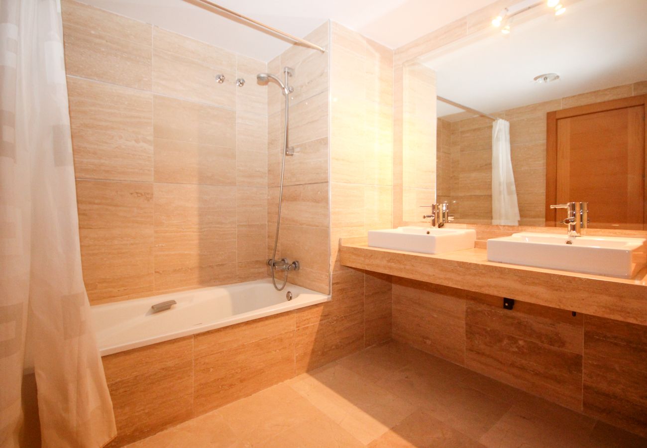 Apartamento en Benahavís - Atico de 2 dormitorios cerca de Benahavis con vistas impresionantes