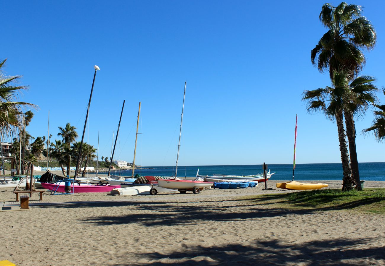 Villa en Mijas Costa -  Villa espectacular de 4 dormitorios en primera línea de golf con piscina privada y vistas al mar en La Cala de Mijas