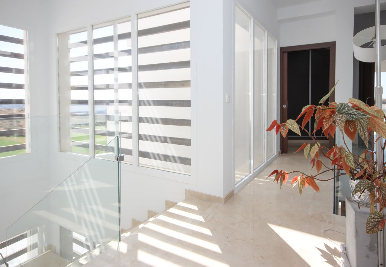 Villa en Mijas Costa -  Villa espectacular de 4 dormitorios en primera línea de golf con piscina privada y vistas al mar en La Cala de Mijas