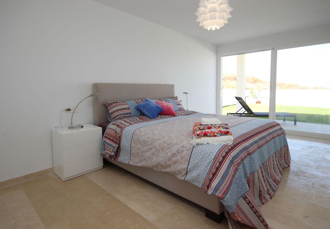 Villa en Mijas Costa -  Villa espectacular de 4 dormitorios en primera línea de golf con piscina privada y vistas al mar en La Cala de Mijas