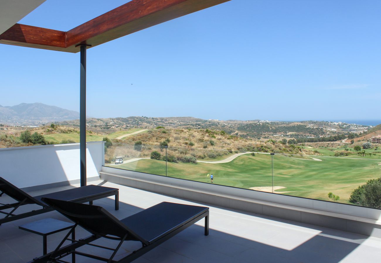 Villa en Mijas Costa -  Villa espectacular de 4 dormitorios en primera línea de golf con piscina privada y vistas al mar en La Cala de Mijas