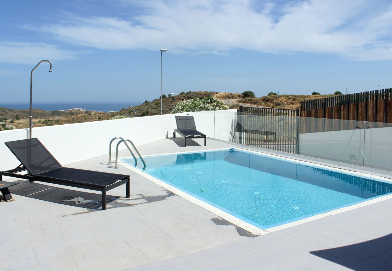 Villa en Mijas Costa -  Villa espectacular de 4 dormitorios en primera línea de golf con piscina privada y vistas al mar en La Cala de Mijas