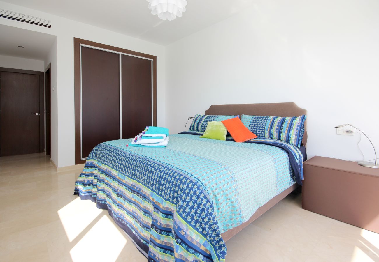 Villa en Mijas Costa -  Villa espectacular de 4 dormitorios en primera línea de golf con piscina privada y vistas al mar en La Cala de Mijas