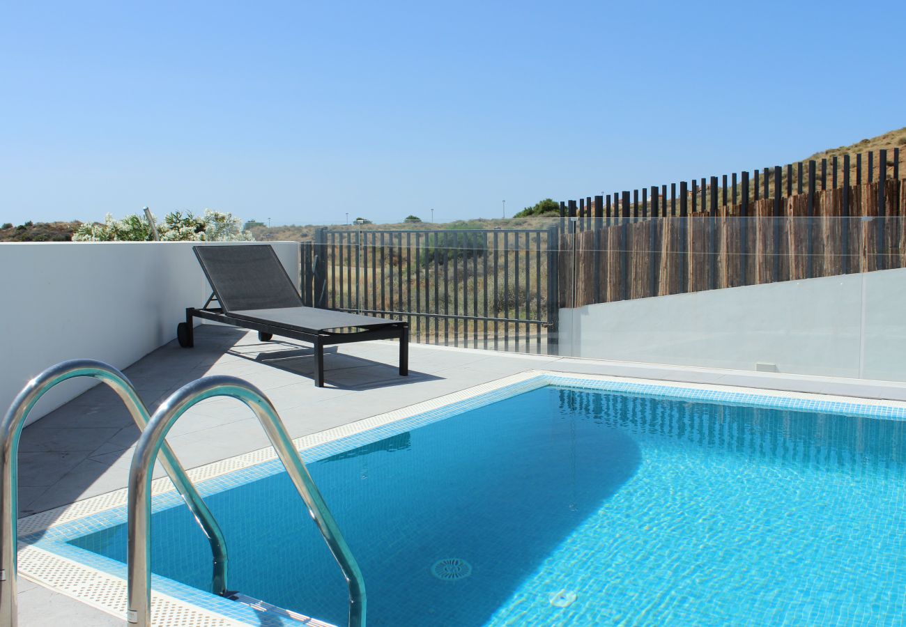 Villa en Mijas Costa -  Villa espectacular de 4 dormitorios en primera línea de golf con piscina privada y vistas al mar en La Cala de Mijas