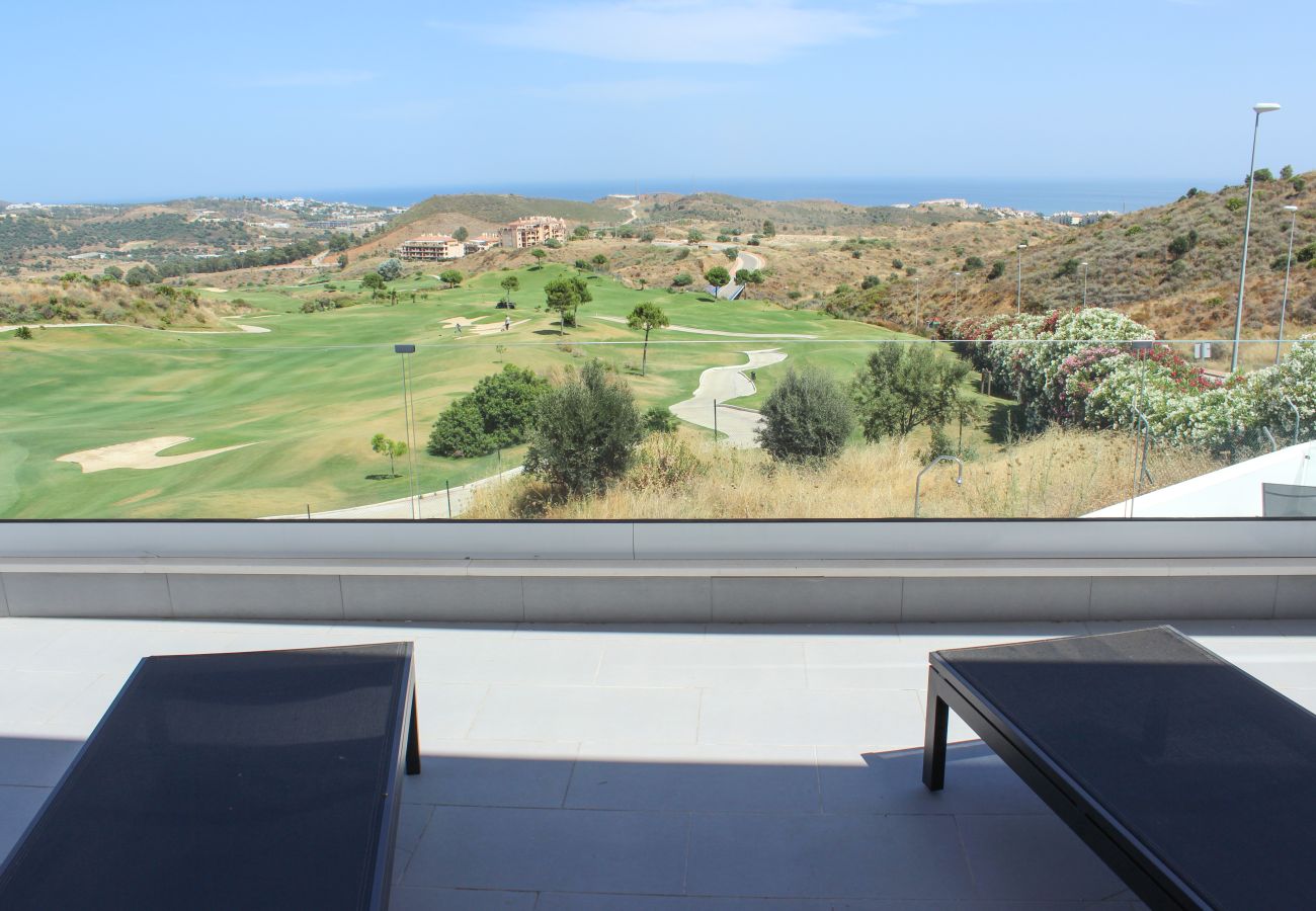 Villa en Mijas Costa -  Villa espectacular de 4 dormitorios en primera línea de golf con piscina privada y vistas al mar en La Cala de Mijas