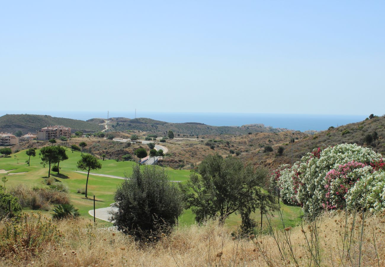 Villa en Mijas Costa -  Villa espectacular de 4 dormitorios en primera línea de golf con piscina privada y vistas al mar en La Cala de Mijas