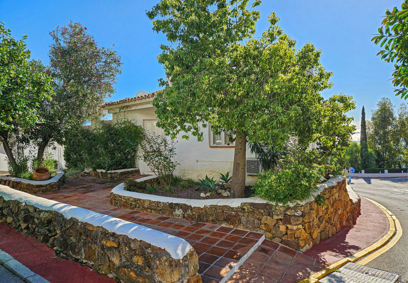 Casa adosada en Marbella - Casa adosada de tres dormitorios en Los Altos de Marbella