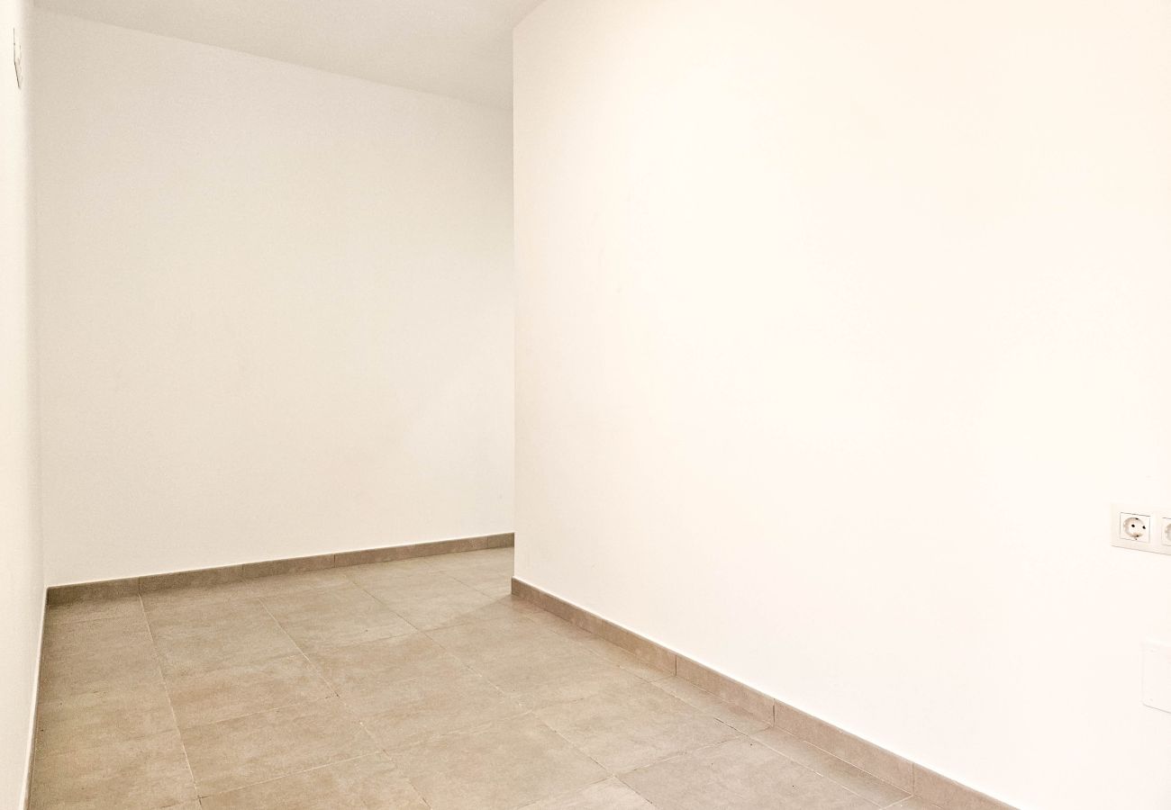 Apartamento en Mijas Costa - Apartamento de dos habitaciones sin amueblar en el centro de La Cala