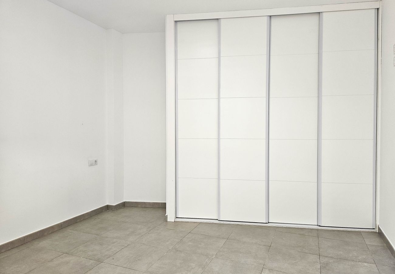 Apartamento en Mijas Costa - Apartamento de dos habitaciones sin amueblar en el centro de La Cala