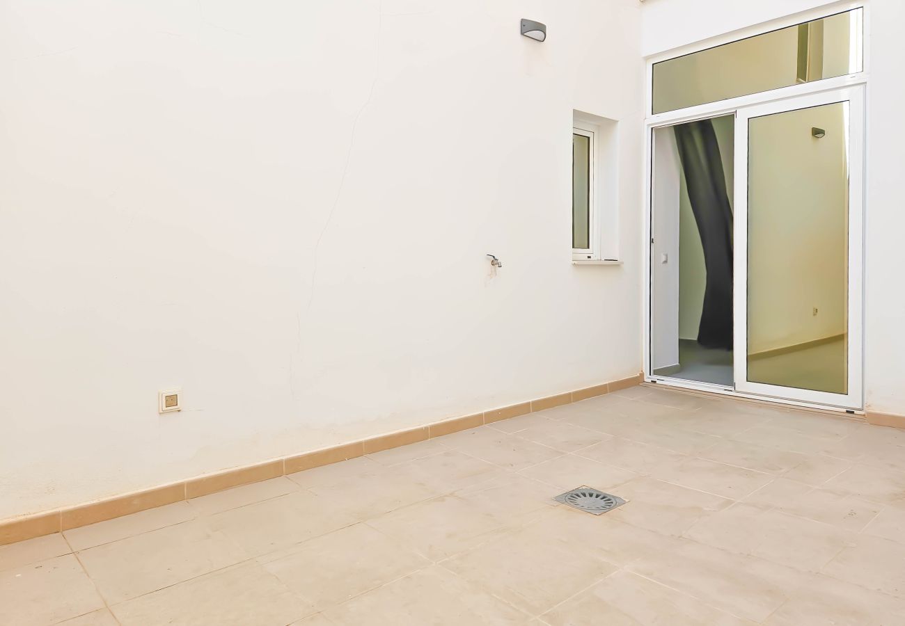 Apartamento en Mijas Costa - Apartamento de dos habitaciones sin amueblar en el centro de La Cala