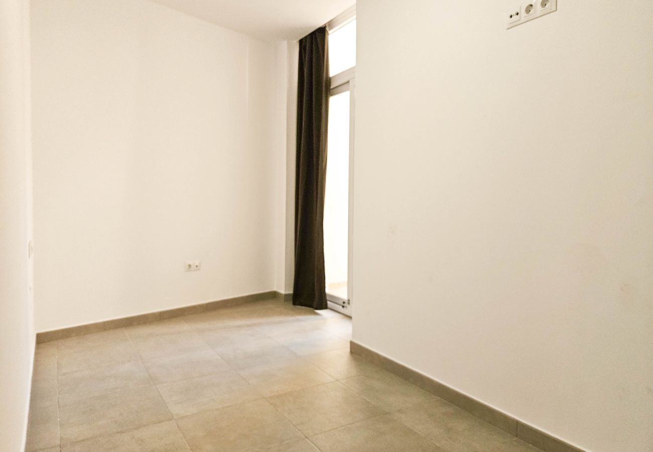Apartamento en Mijas Costa - Apartamento de dos habitaciones sin amueblar en el centro de La Cala