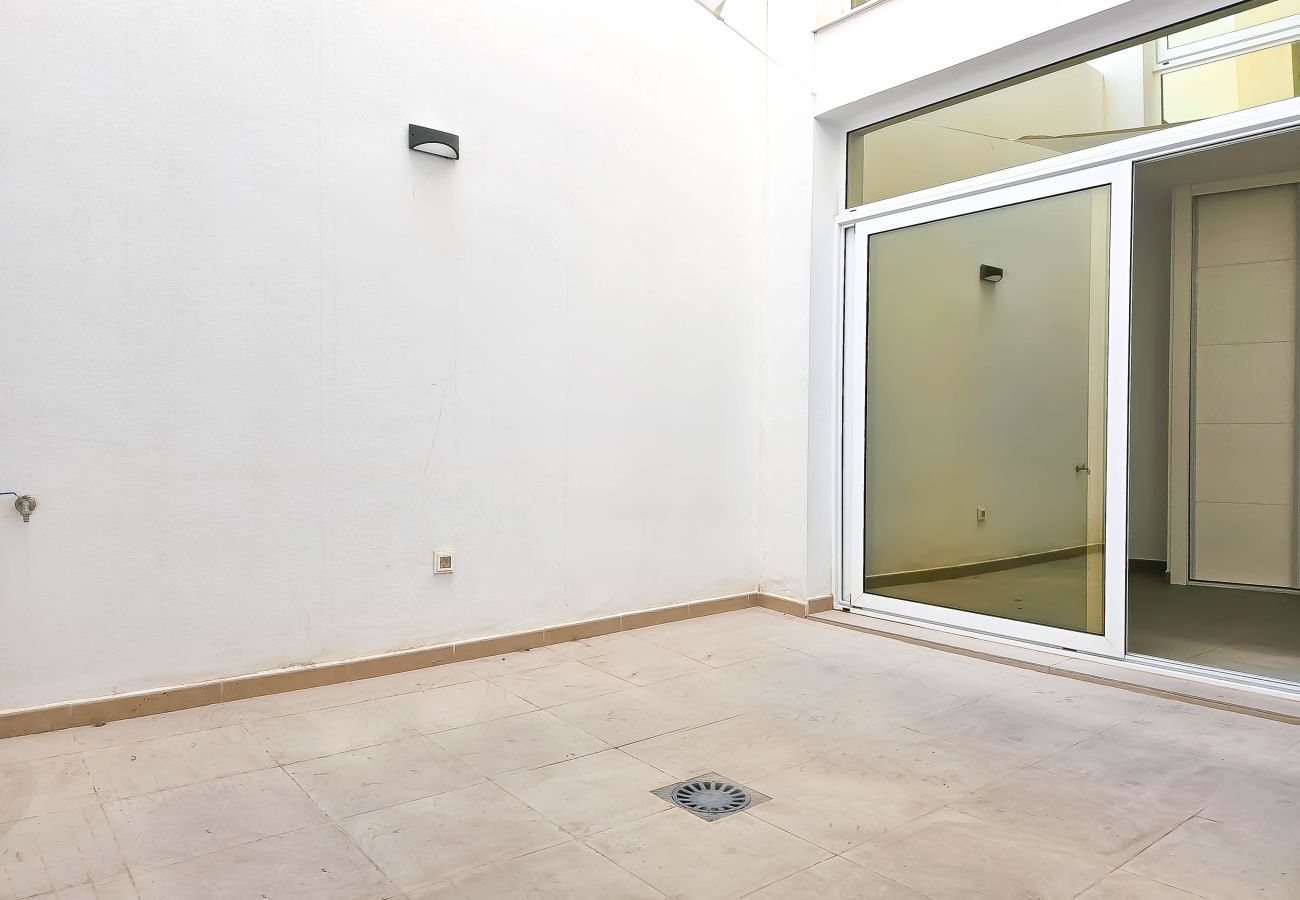 Apartamento en Mijas Costa - Apartamento de dos habitaciones sin amueblar en el centro de La Cala