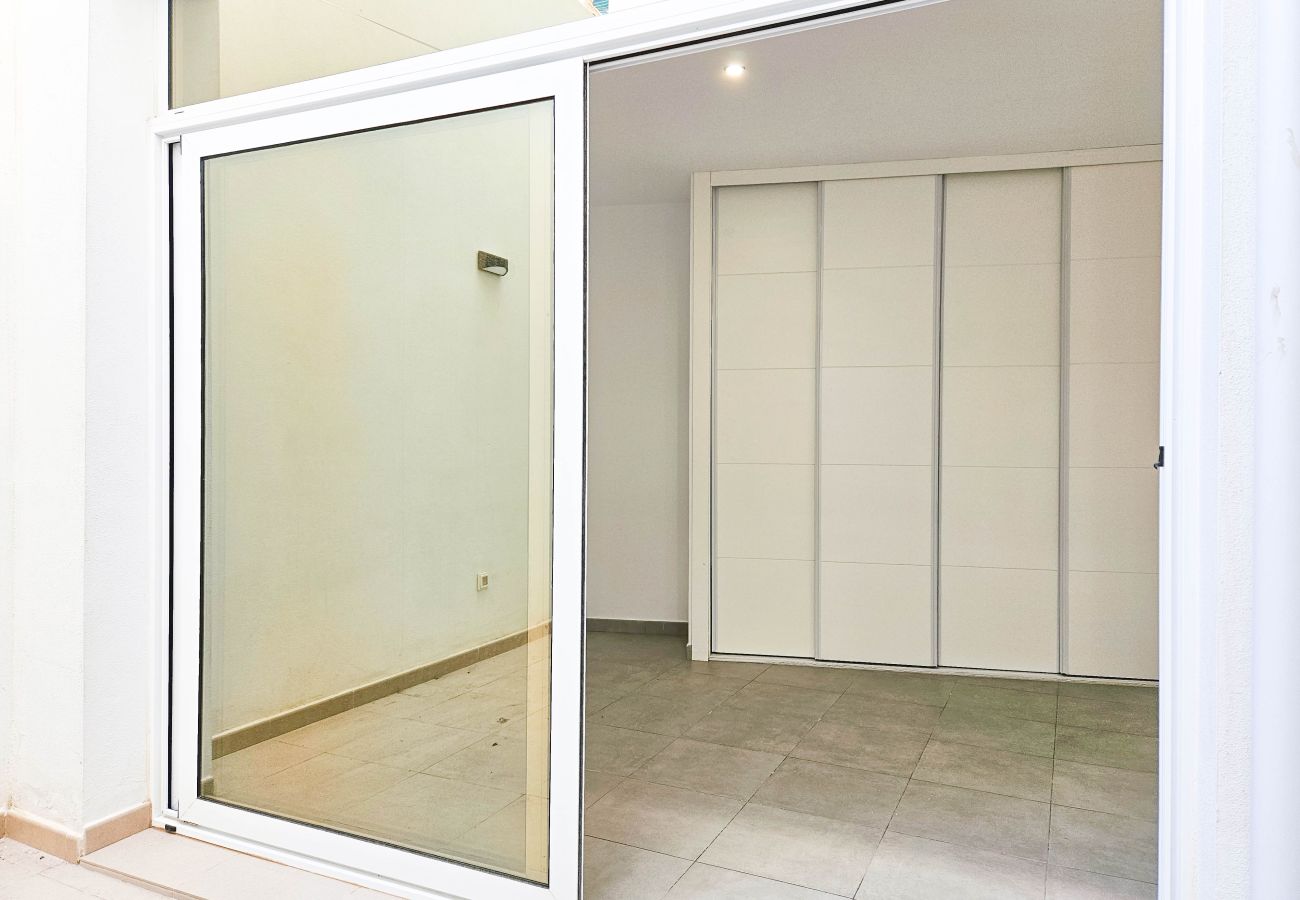 Apartamento en Mijas Costa - Apartamento de dos habitaciones sin amueblar en el centro de La Cala