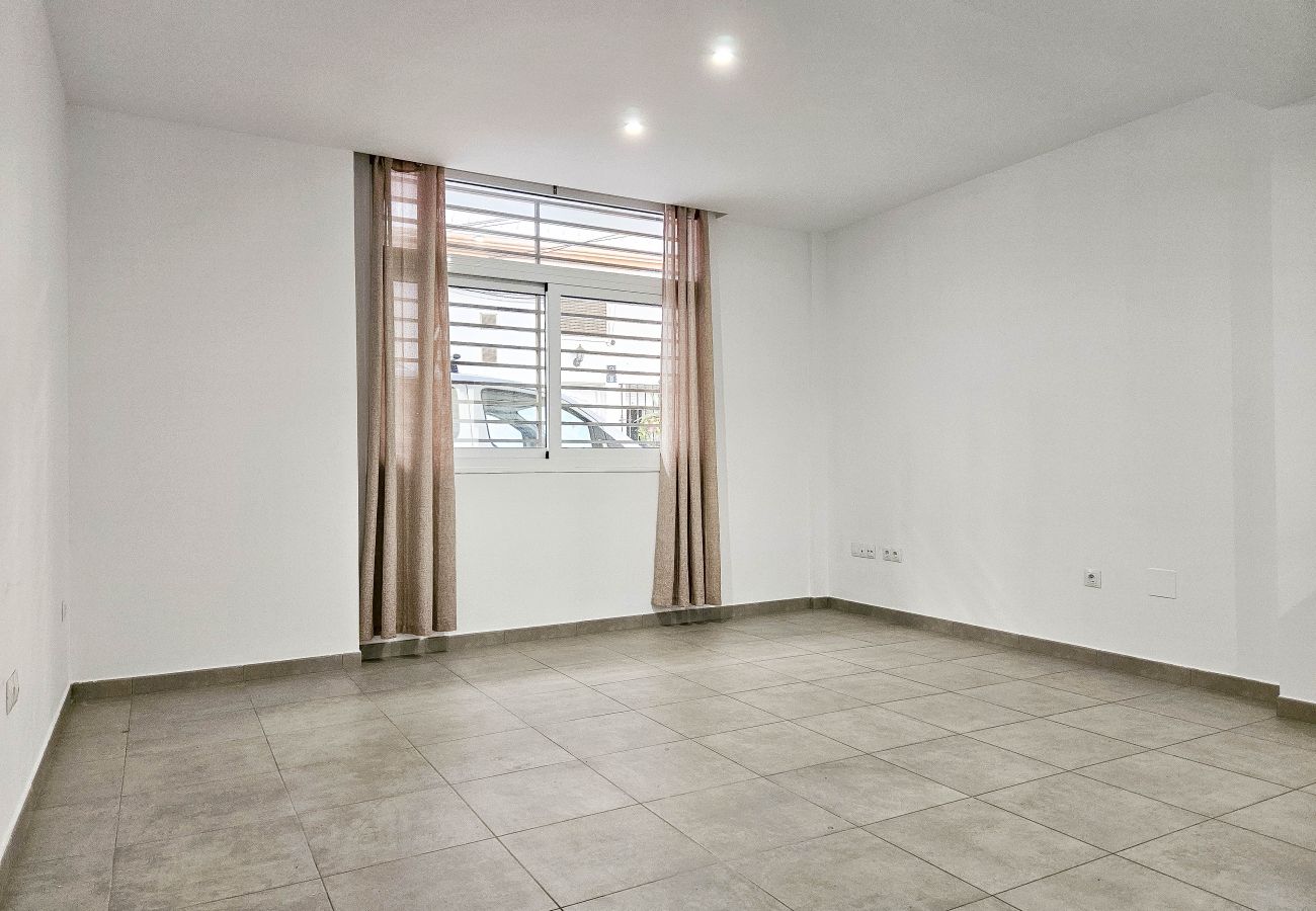 Apartamento en Mijas Costa - Apartamento de dos habitaciones sin amueblar en el centro de La Cala