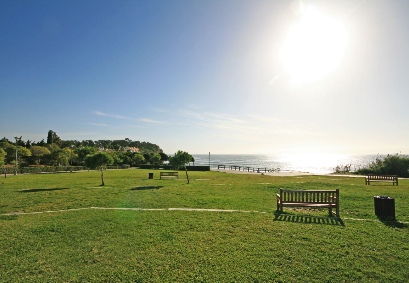 Apartamento en Estepona - Ático de 2 dormitorios en primera línea de playa con terraza privada y vistas al mar, Playa del Angel