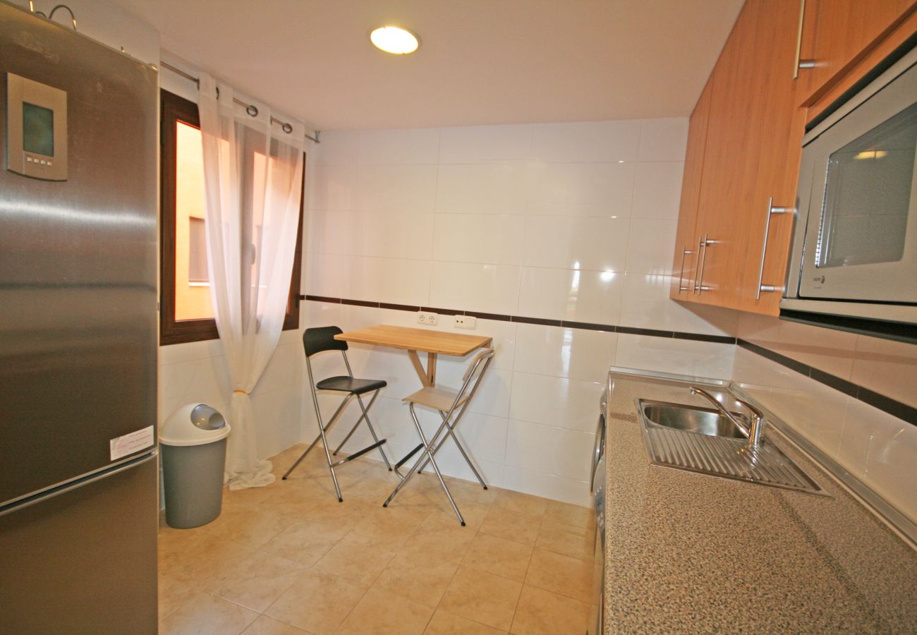 Apartamento en Estepona - Ático de 2 dormitorios en primera línea de playa con terraza privada y vistas al mar, Playa del Angel