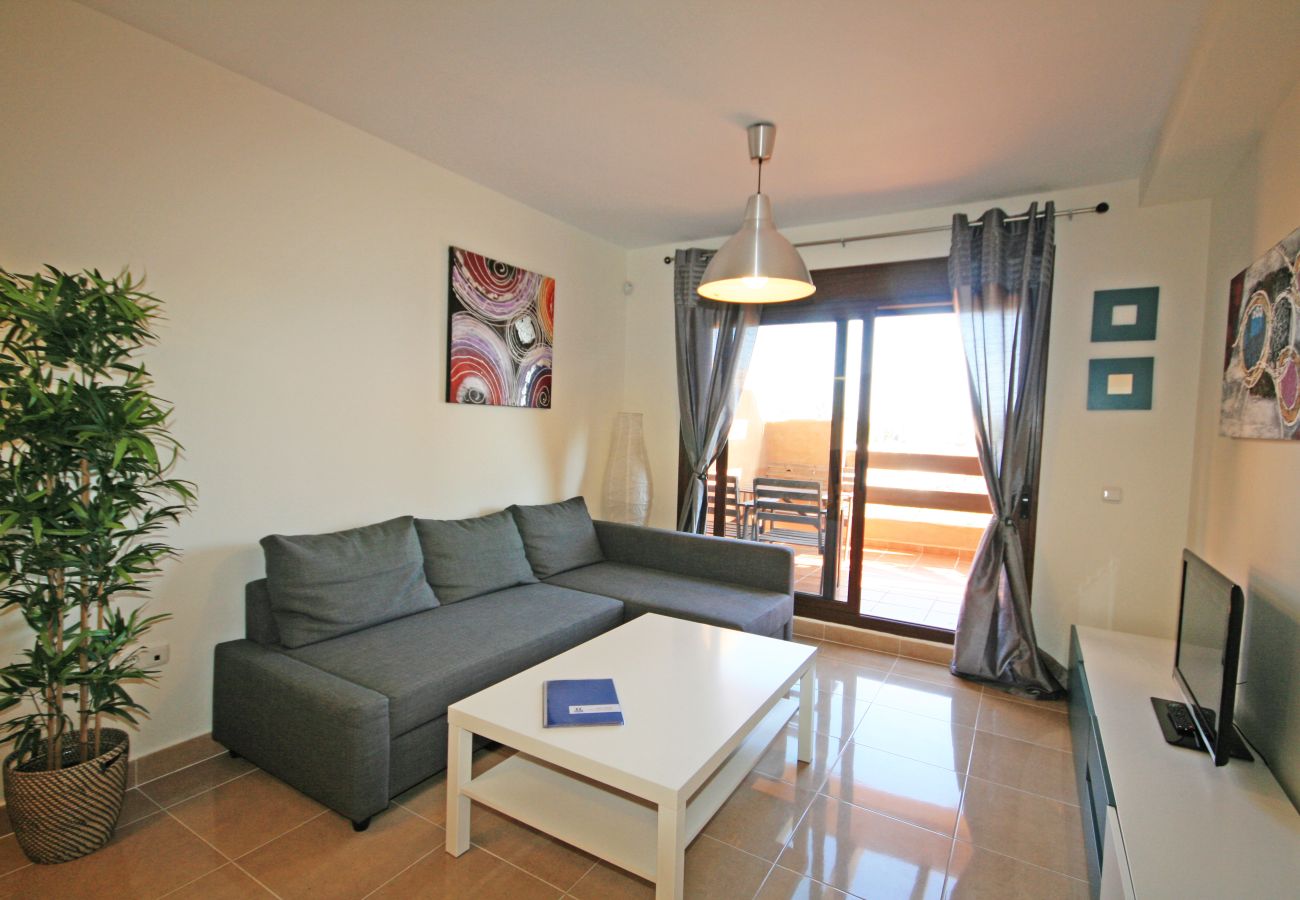 Apartamento en Estepona - Ático de 2 dormitorios en primera línea de playa con terraza privada y vistas al mar, Playa del Angel