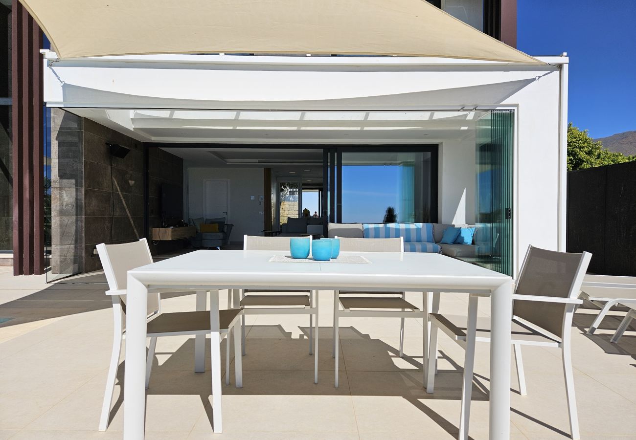 Villa en Estepona - Villa de lujo de 4 dormitorios en Valle Romano, Estepona con piscina infinita privada y magníficas vistas