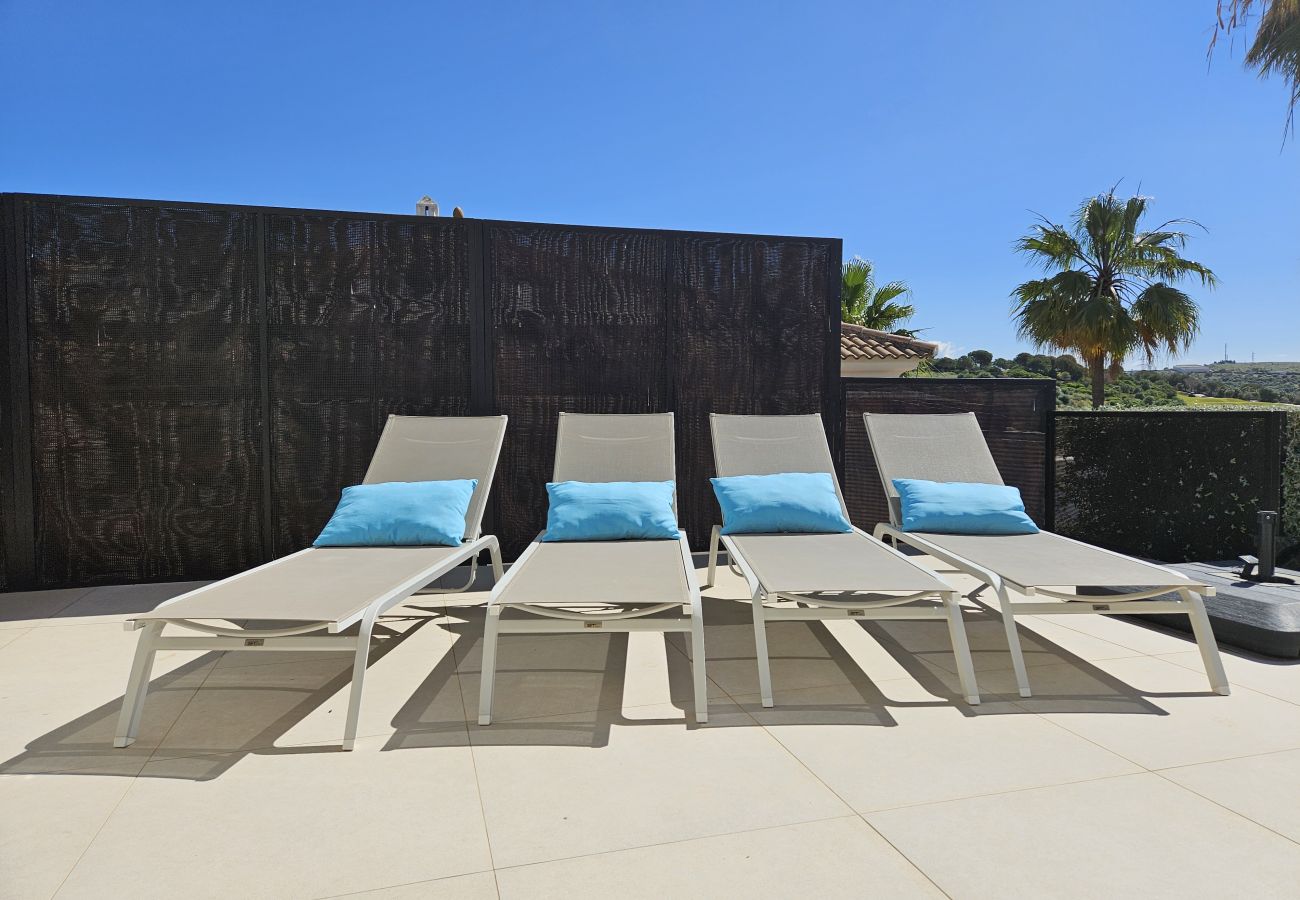 Villa en Estepona - Villa de lujo de 4 dormitorios en Valle Romano, Estepona con piscina infinita privada y magníficas vistas