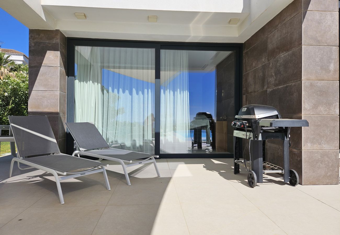 Villa en Estepona - Villa de lujo de 4 dormitorios en Valle Romano, Estepona con piscina infinita privada y magníficas vistas